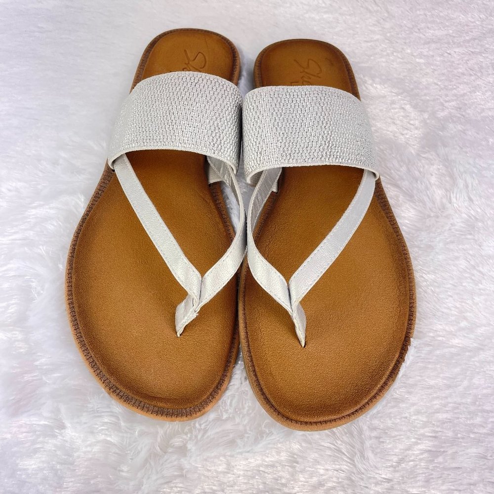 Skechers White and Tan Dual-Strap Thong Sandals